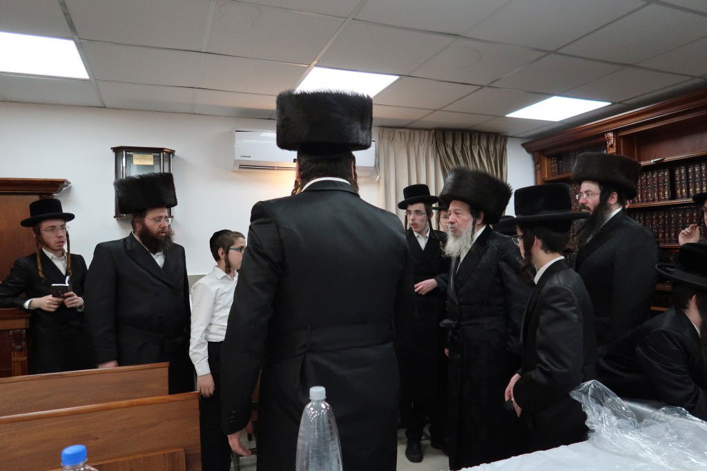 צפו: האדמו"ר מזוועהיל שבת בביתר עילית