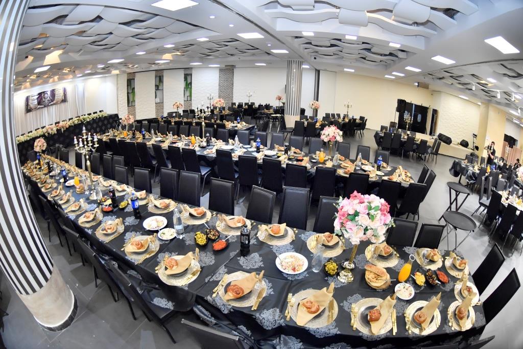 בערב החג: המונים בהכנסת ספר תורה לישיבת המתמידים