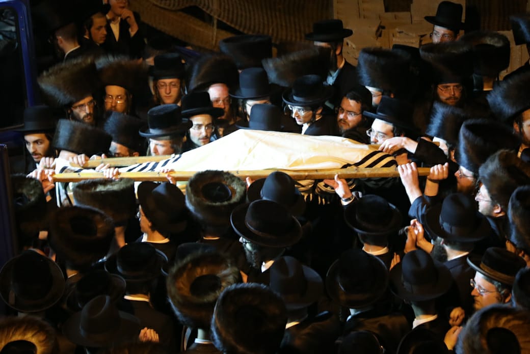 לאחר חצות: שני חסידי קרלין שנהרגו באסון הובאו למנוחות