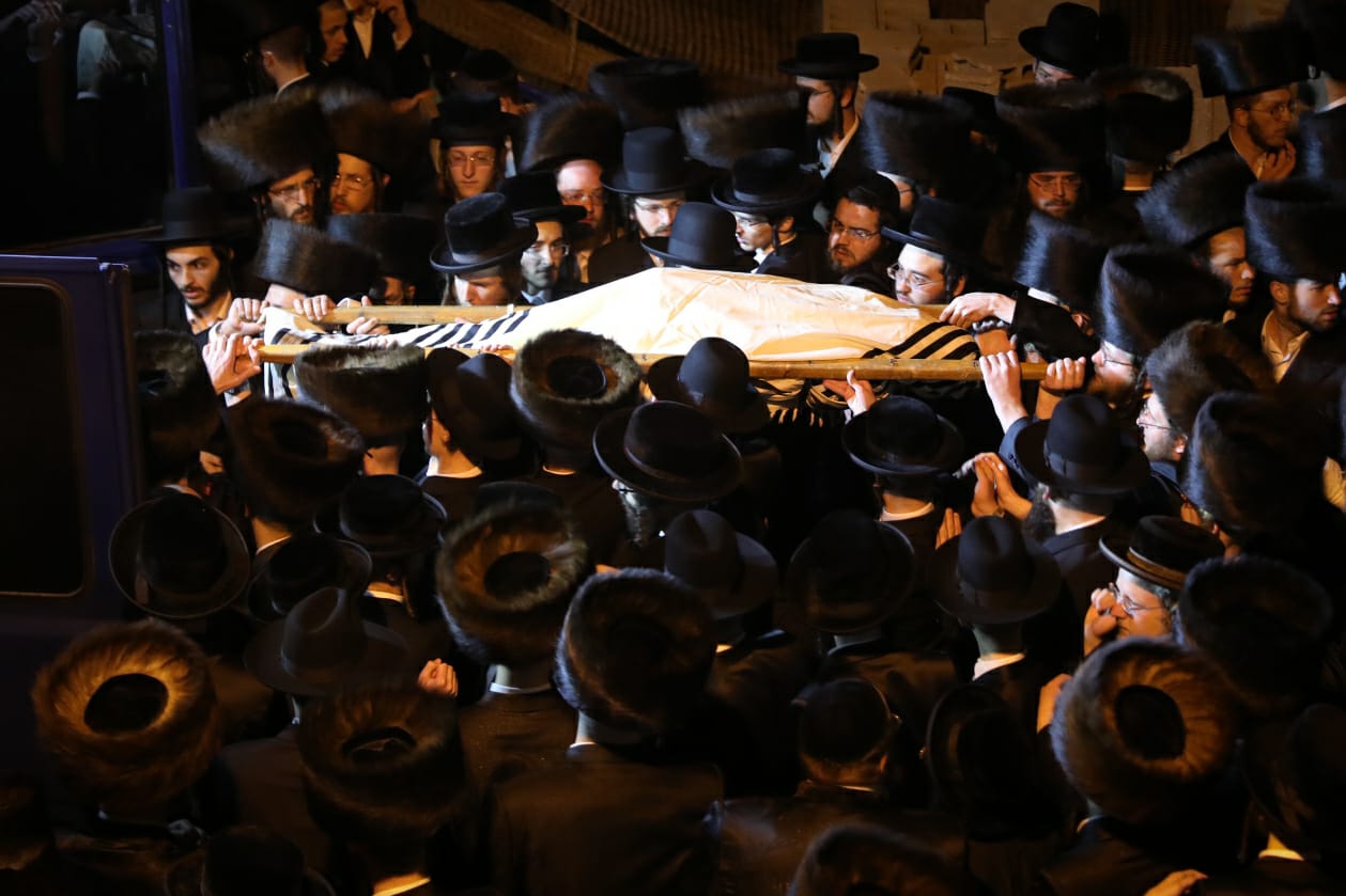 לאחר חצות: שני חסידי קרלין שנהרגו באסון הובאו למנוחות