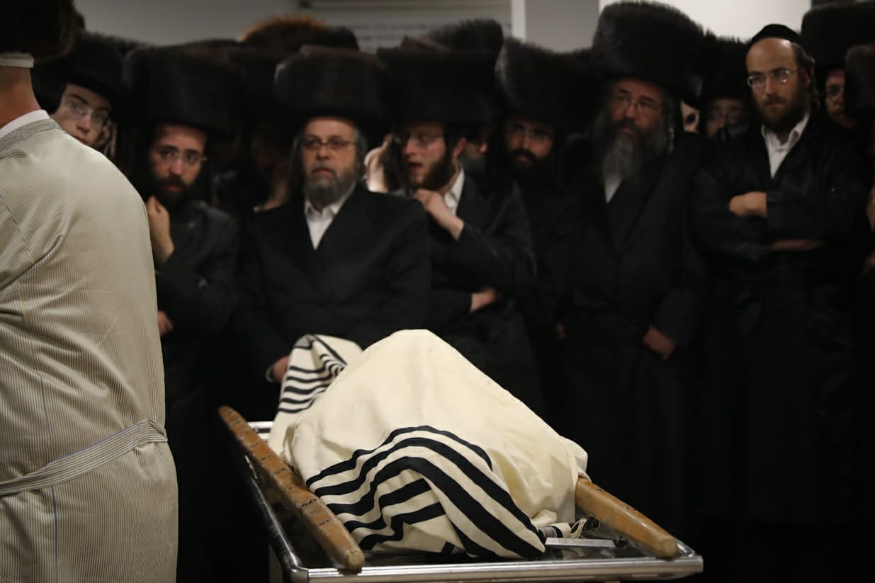 לאחר חצות: שני חסידי קרלין שנהרגו באסון הובאו למנוחות