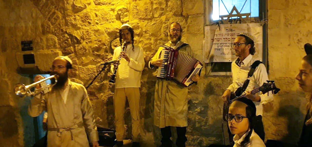 למרות המתיחות: הכליזמרים ניגנו בקבר דוד