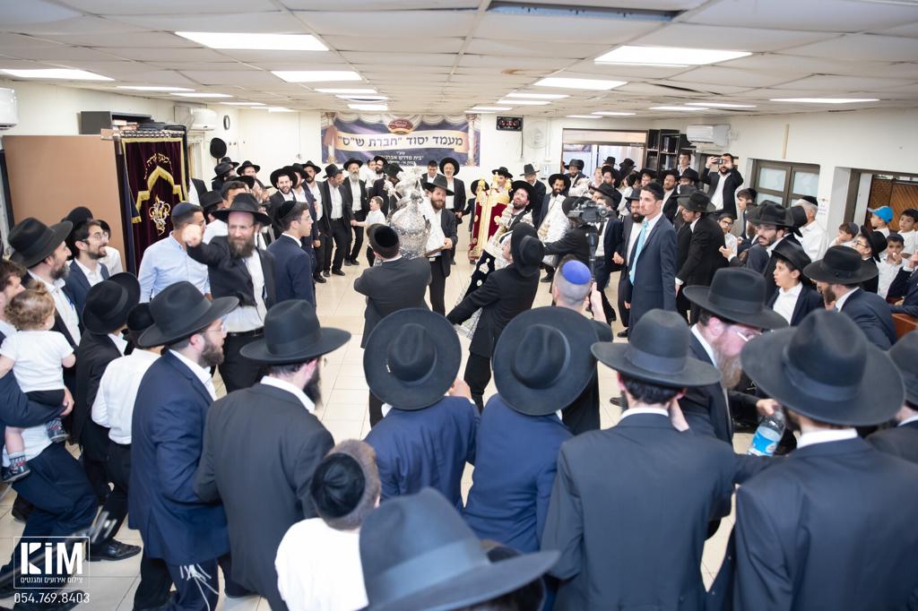 ספר תורה הוכנס לזכר הנער אביתר אזרזר ז"ל