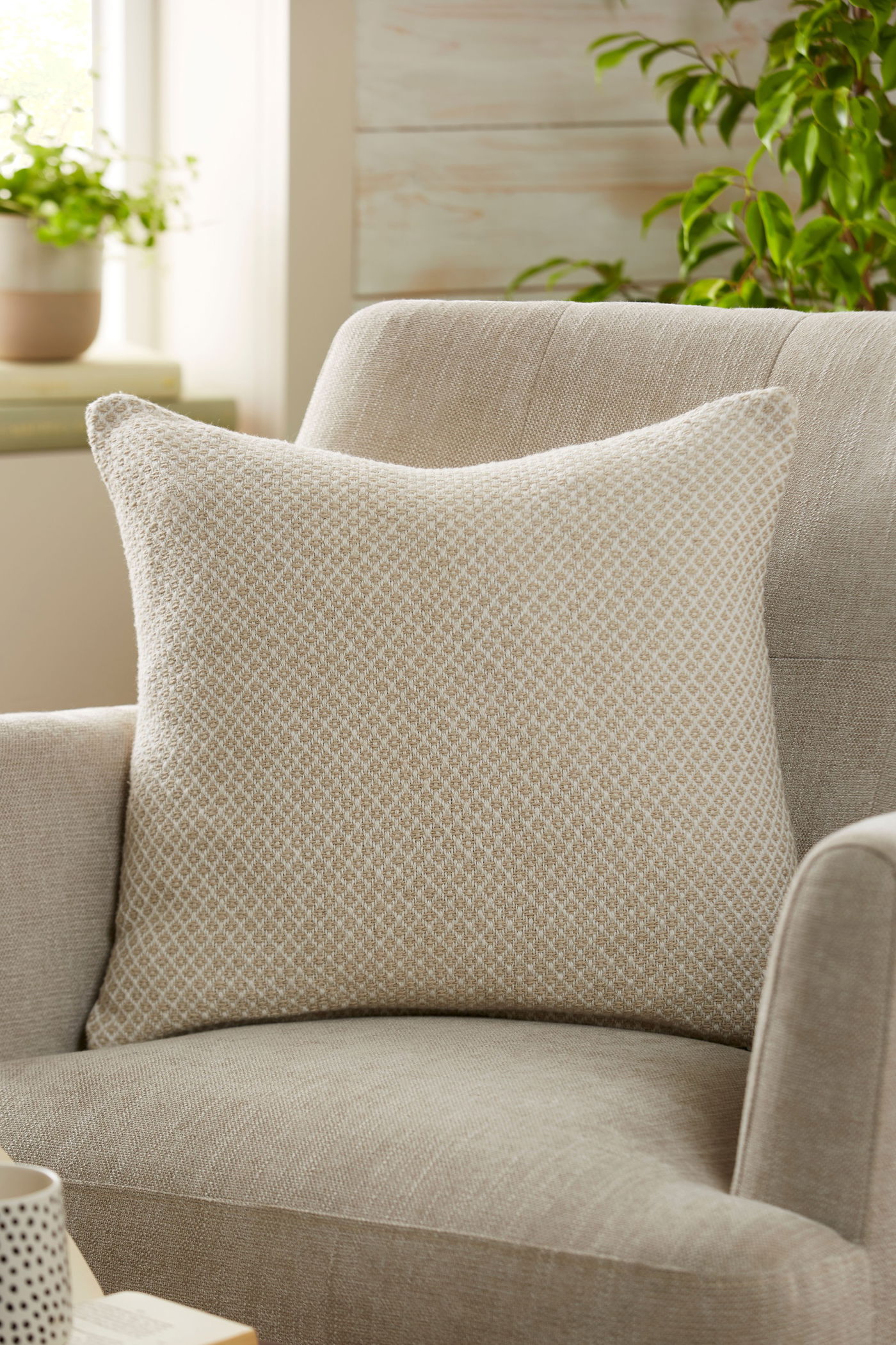 כרית עם מיני משבצות גיאומטריות &ndash; 37 ₪ - כנסו >>