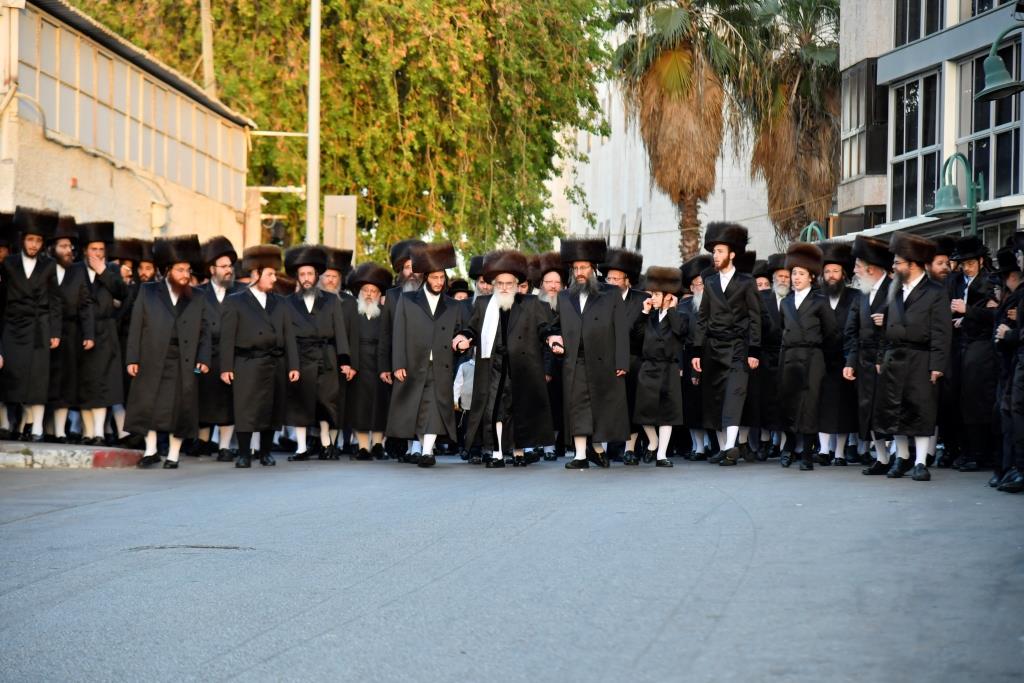 בויז'ניץ נעלו את החג בשילוב שמחת ה'פארשפיל' לנכד הרבי