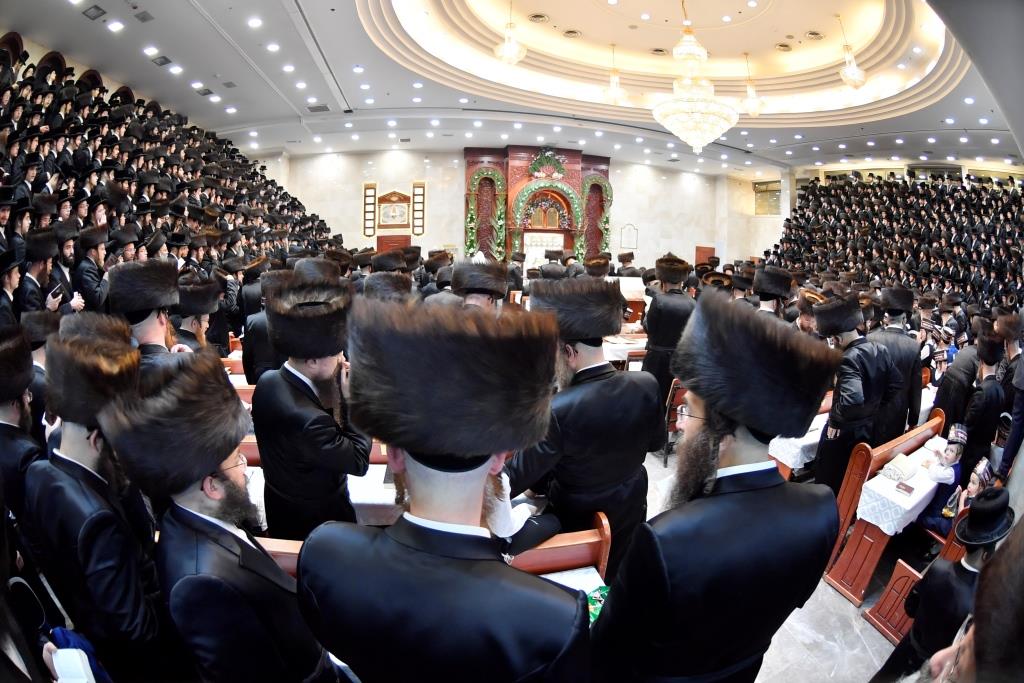 בויז'ניץ נעלו את החג בשילוב שמחת ה'פארשפיל' לנכד הרבי