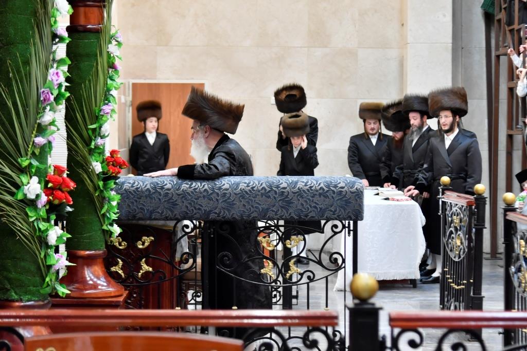 בויז'ניץ נעלו את החג בשילוב שמחת ה'פארשפיל' לנכד הרבי