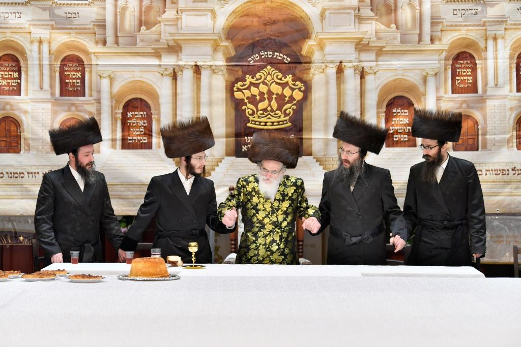 בויז'ניץ נעלו את החג בשילוב שמחת ה'פארשפיל' לנכד הרבי