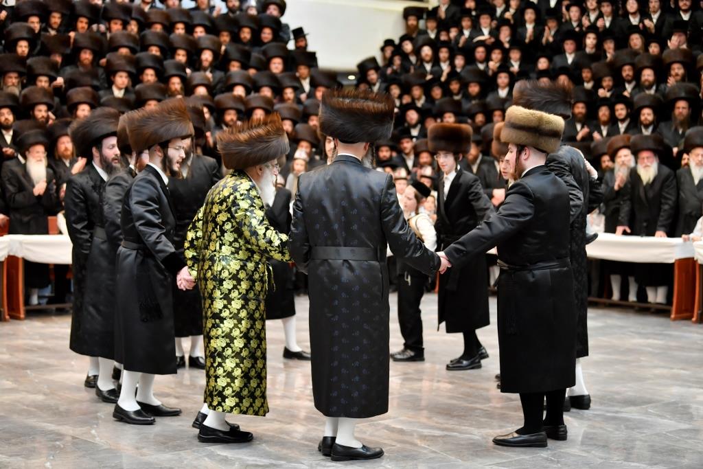 בויז'ניץ נעלו את החג בשילוב שמחת ה'פארשפיל' לנכד הרבי