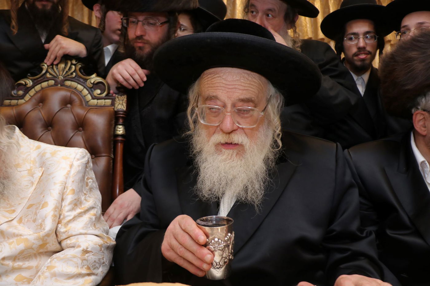 שמחת החתונה לנכדת גאב"ד העדה החרדית הגרי"ט וייס