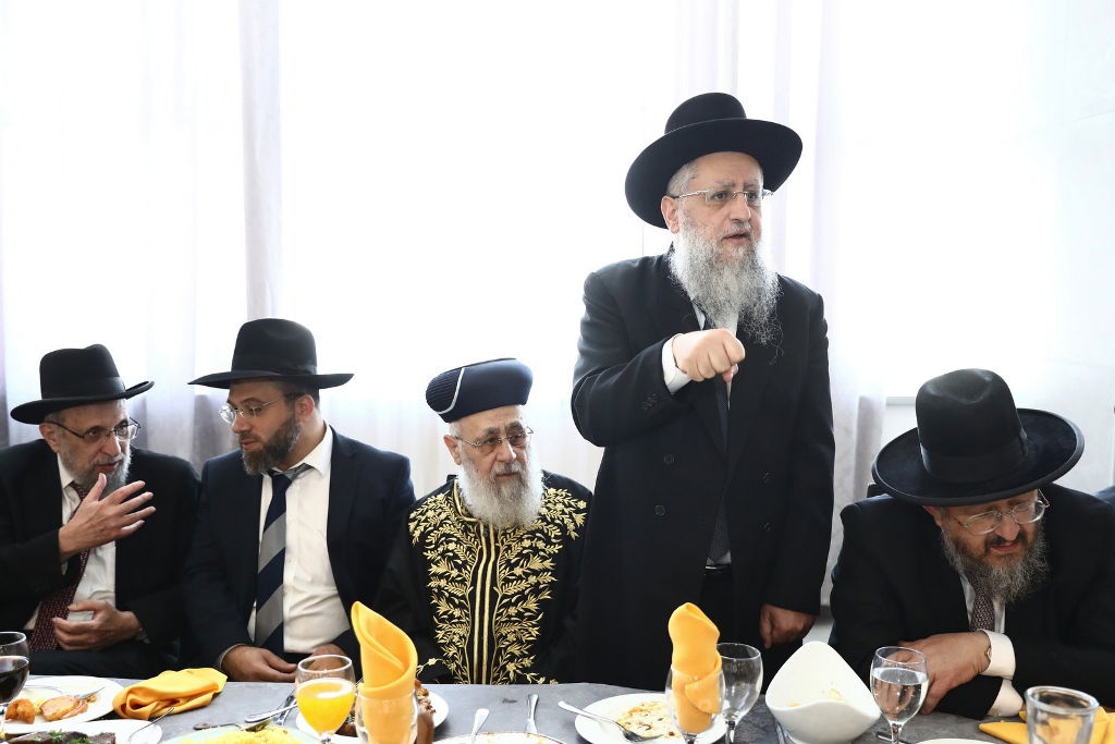 תיעוד: שמחת הברית לנכד הראשון לציון הגר"י יוסף