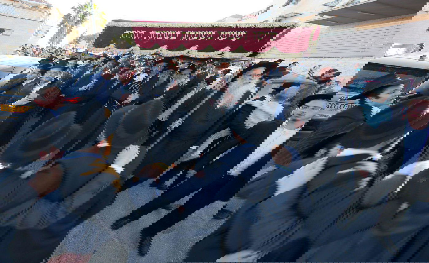 רבנים ואישי ציבור בהכנסת ס"ת של משפחת אליטוב