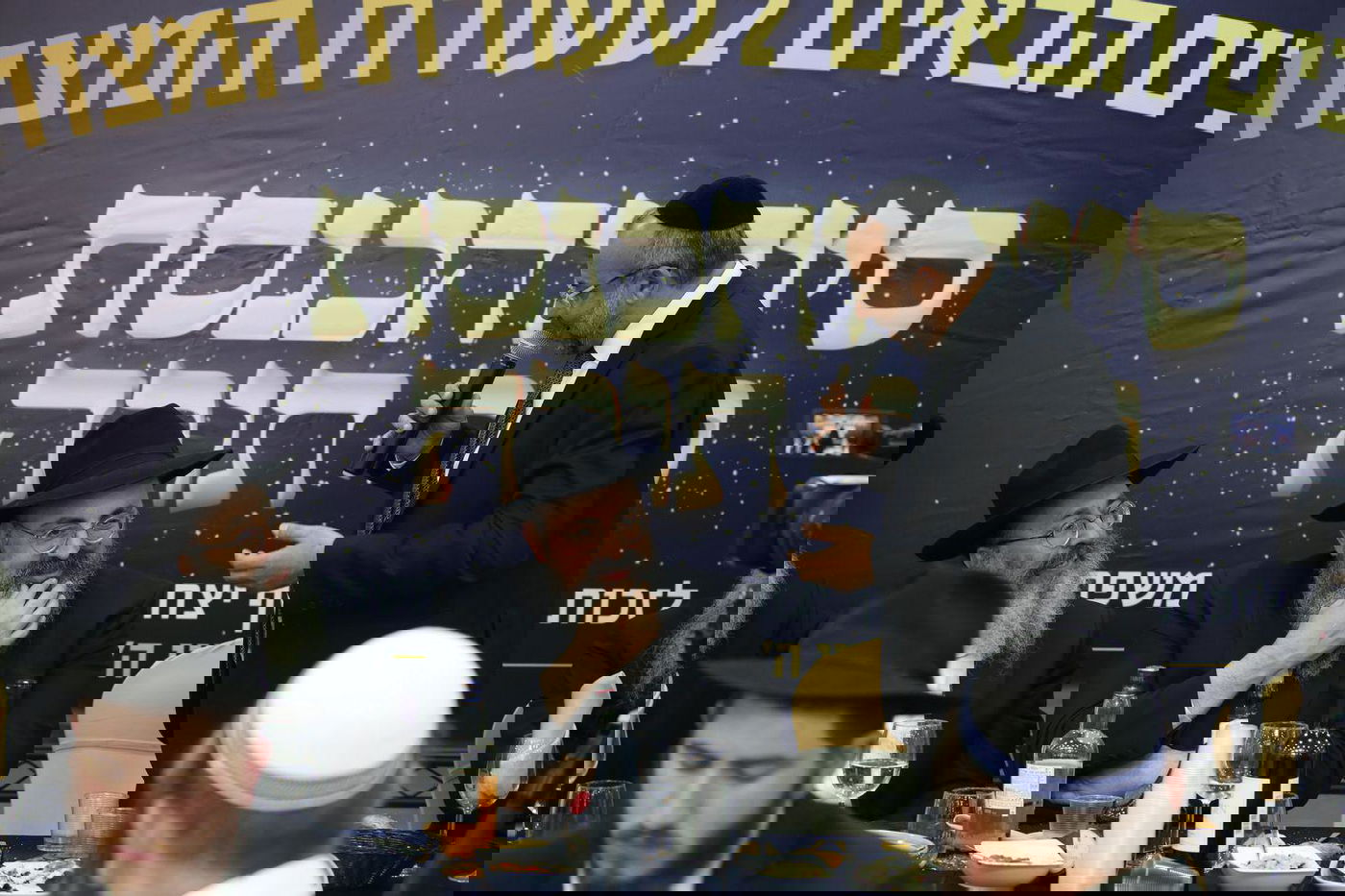 רבנים ואישי ציבור בהכנסת ס"ת של משפחת אליטוב