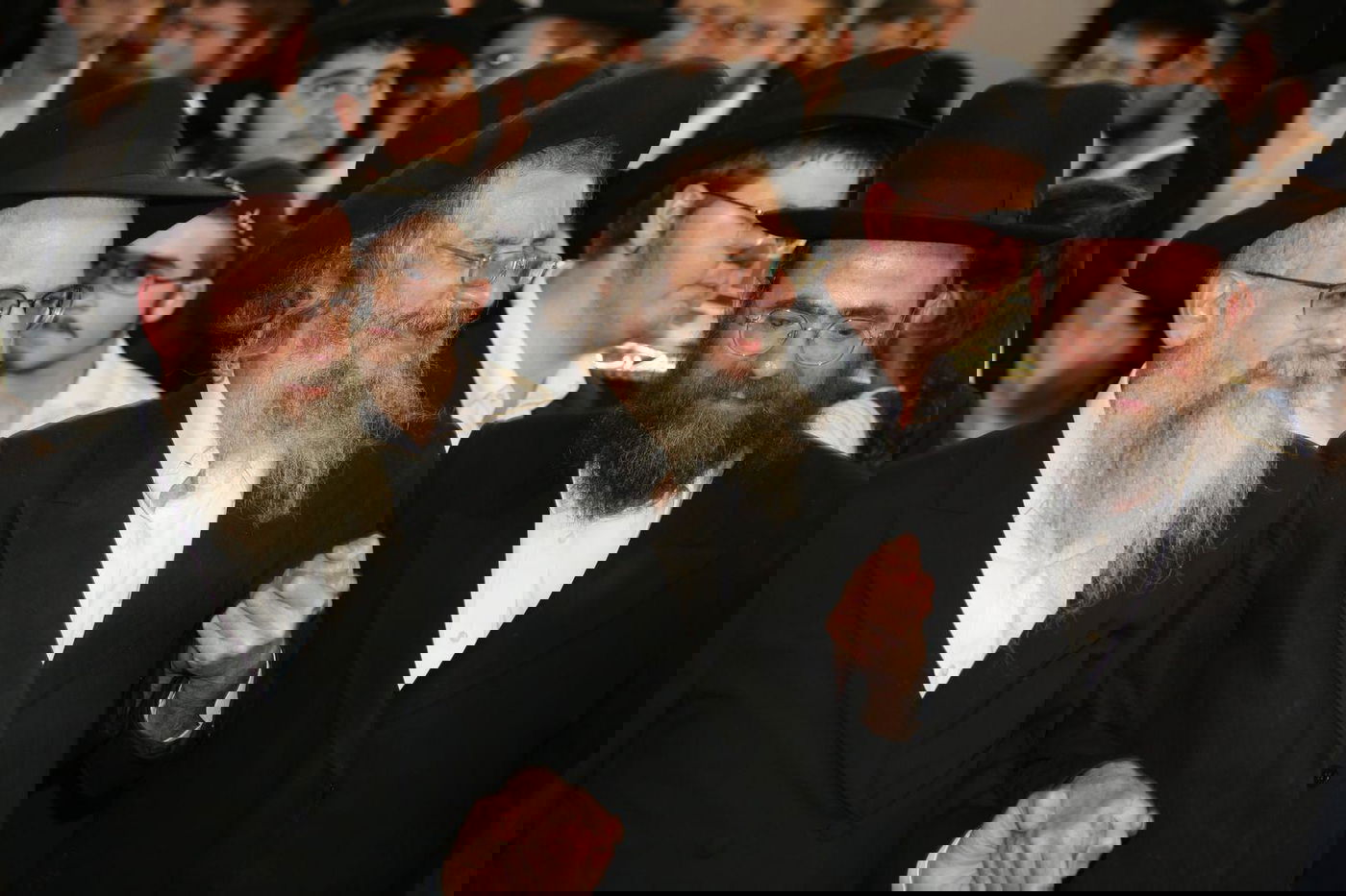 רבנים ואישי ציבור בהכנסת ס"ת של משפחת אליטוב