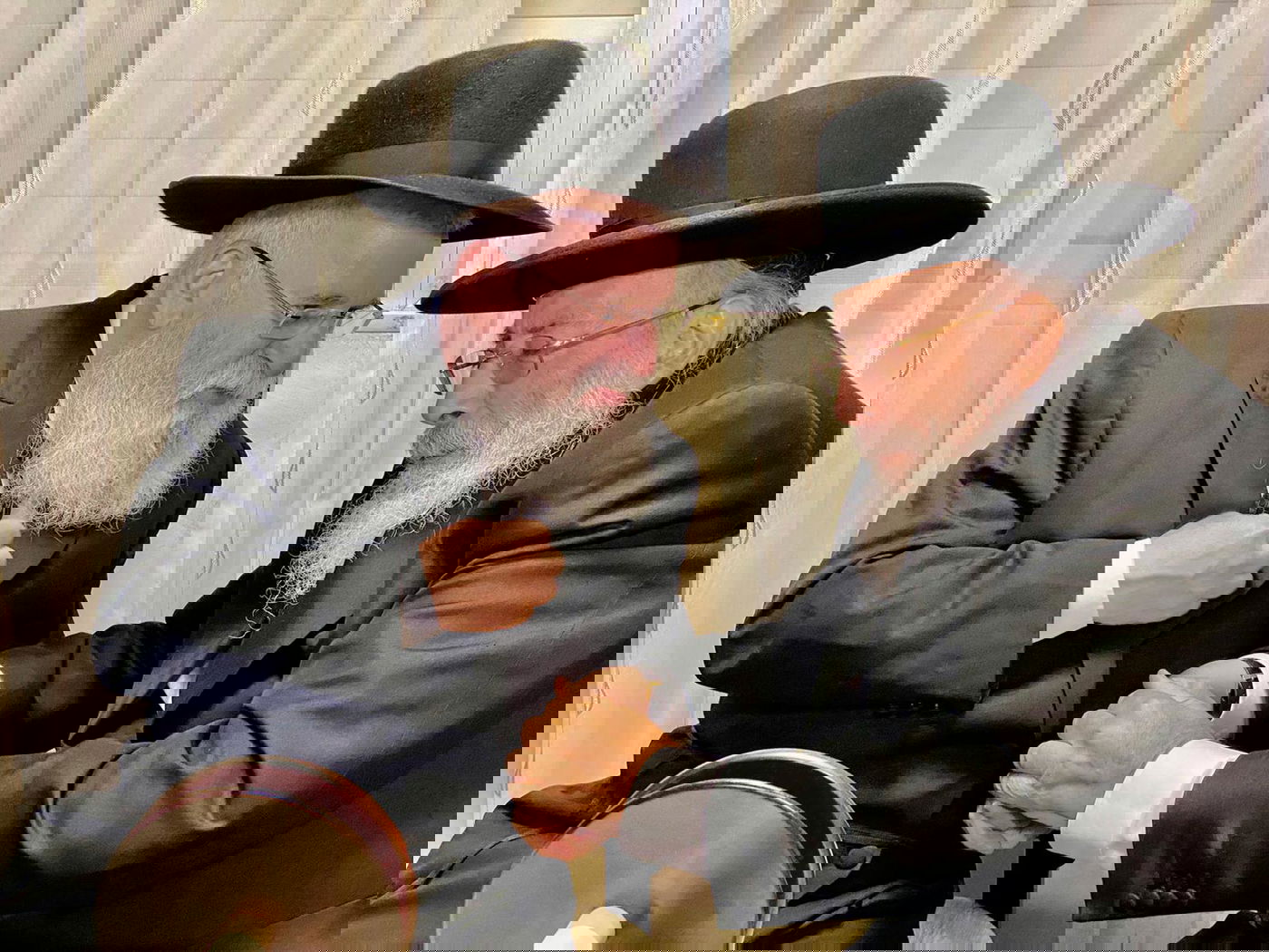 רבנים ואישי ציבור בהכנסת ס"ת של משפחת אליטוב