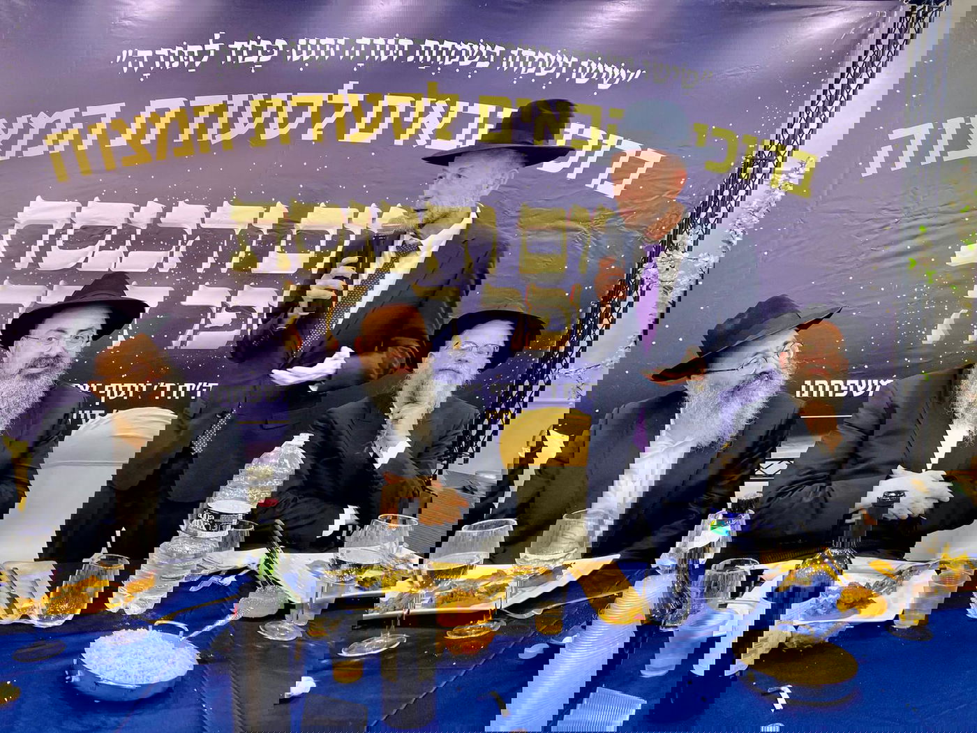 רבנים ואישי ציבור בהכנסת ס"ת של משפחת אליטוב