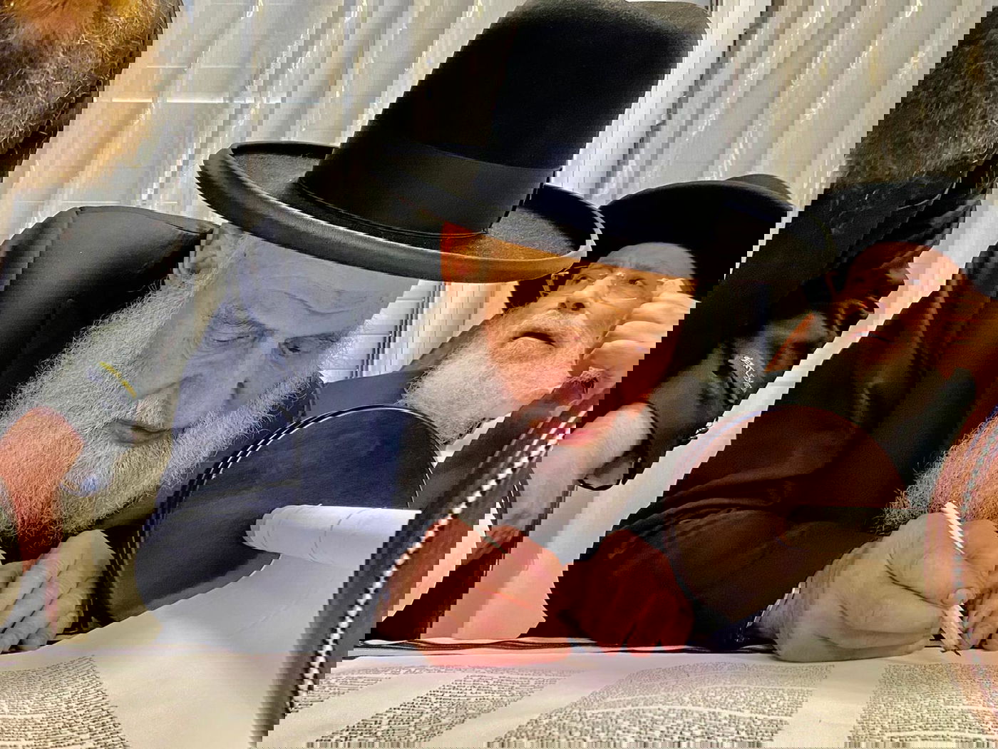 רבנים ואישי ציבור בהכנסת ס"ת של משפחת אליטוב