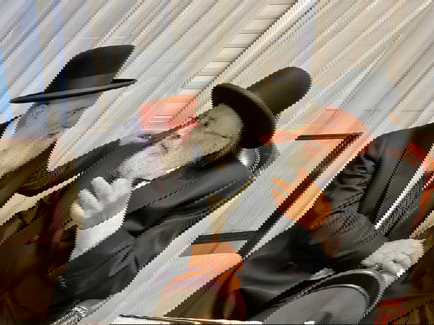 רבנים ואישי ציבור בהכנסת ס"ת של משפחת אליטוב