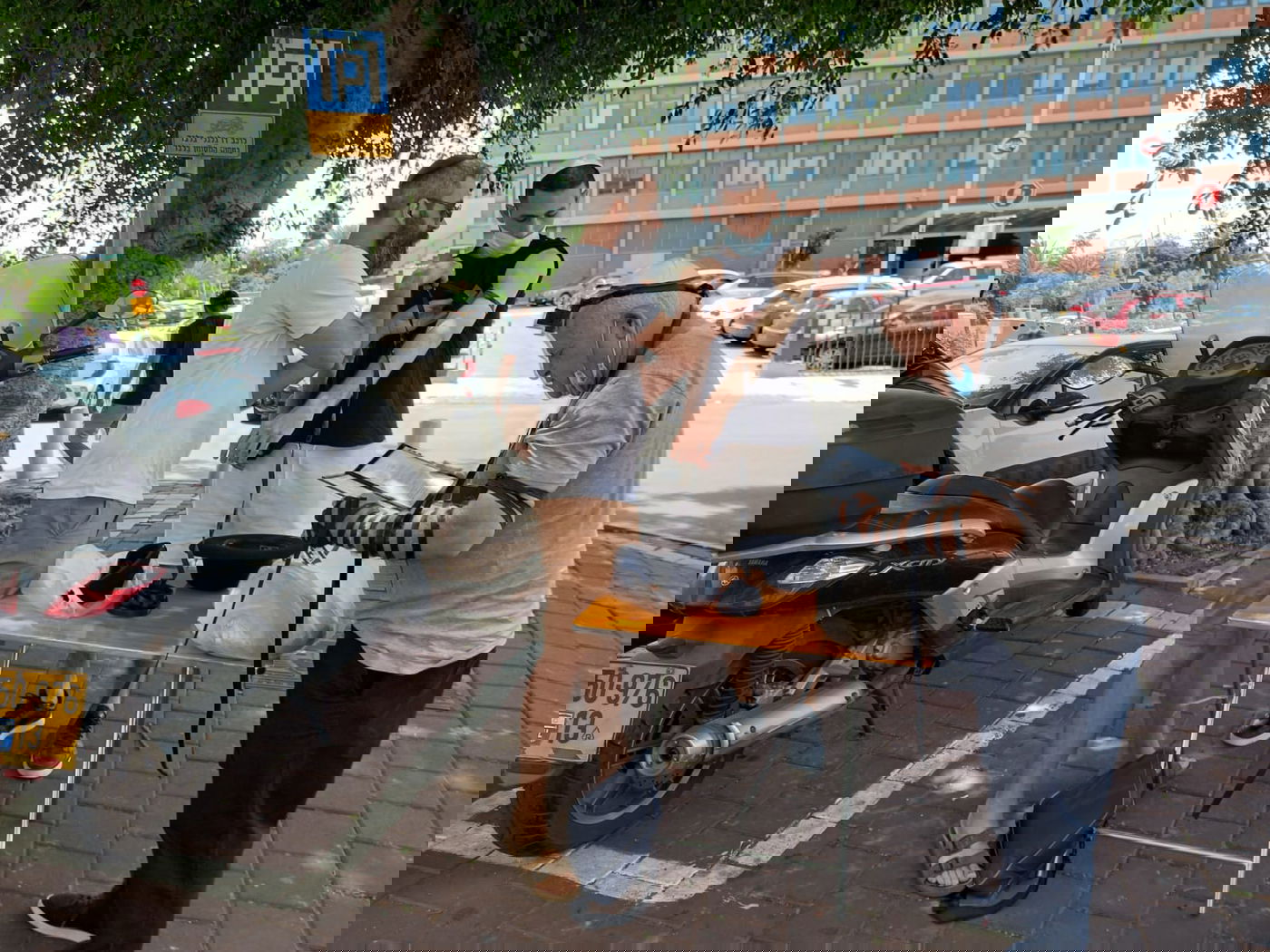 החב"דניקים הסתערו עם התפילין על מרכזי הערים