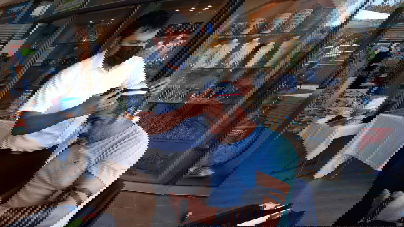 החב"דניקים הסתערו עם התפילין על מרכזי הערים