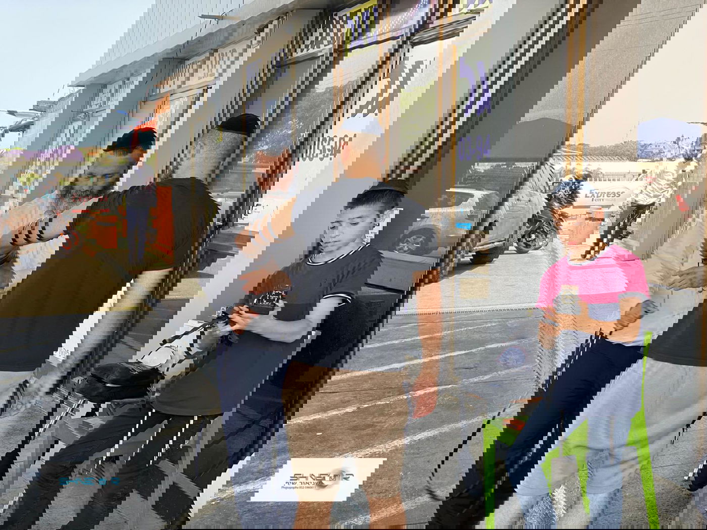 החב"דניקים הסתערו עם התפילין על מרכזי הערים