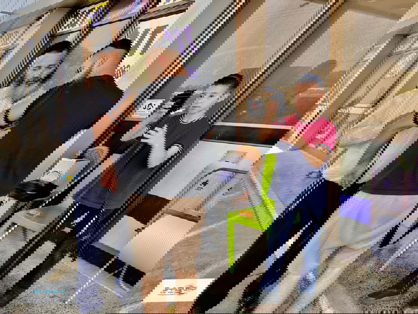 החב"דניקים הסתערו עם התפילין על מרכזי הערים