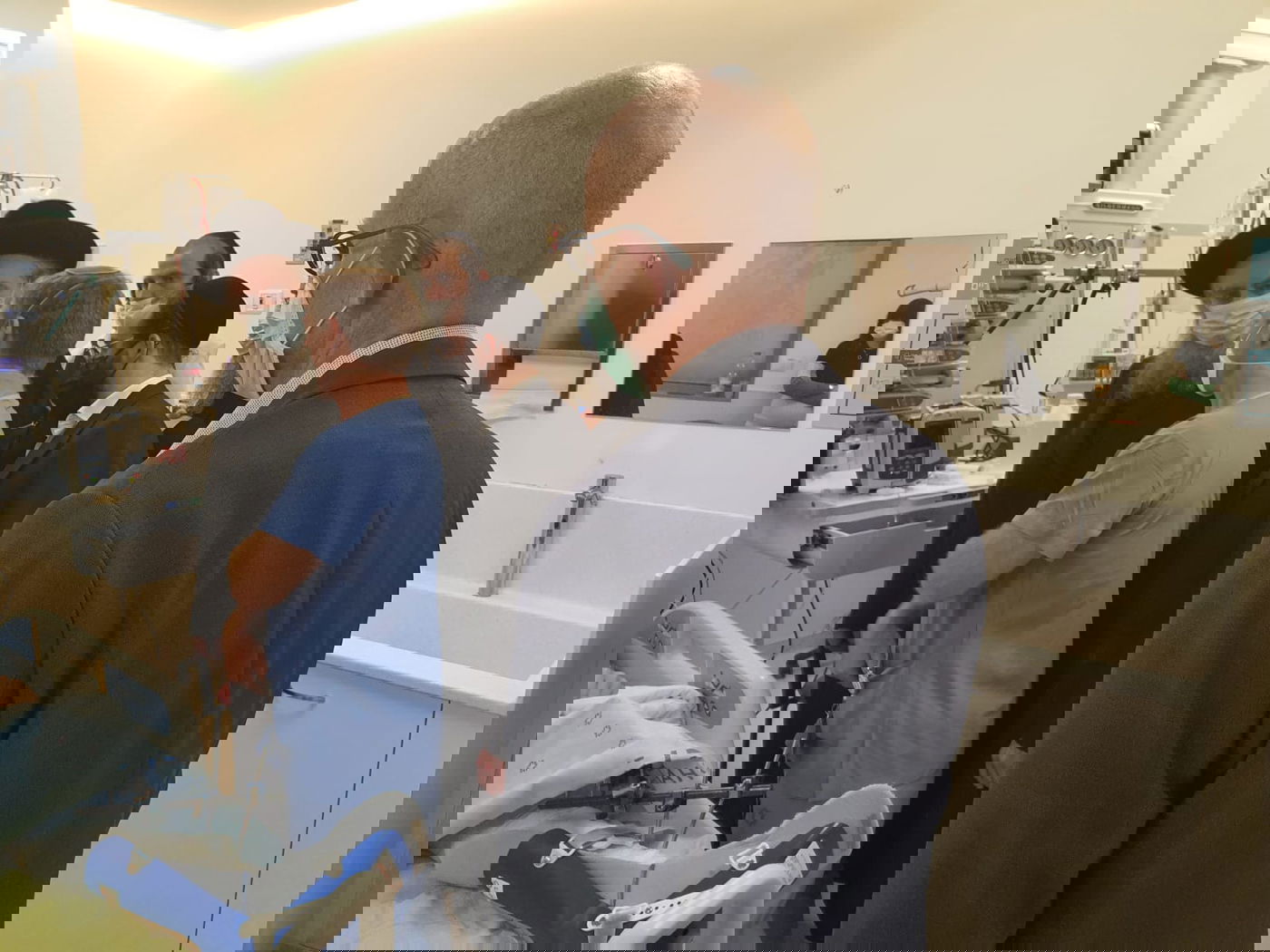 האדמו"ר מקרלין ביקר את הפצועים בשערי צדק