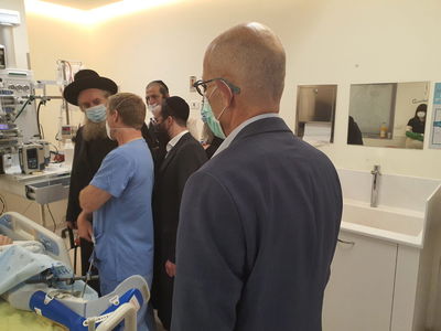 האדמו"ר מקרלין ביקר את הפצועים בשערי צדק