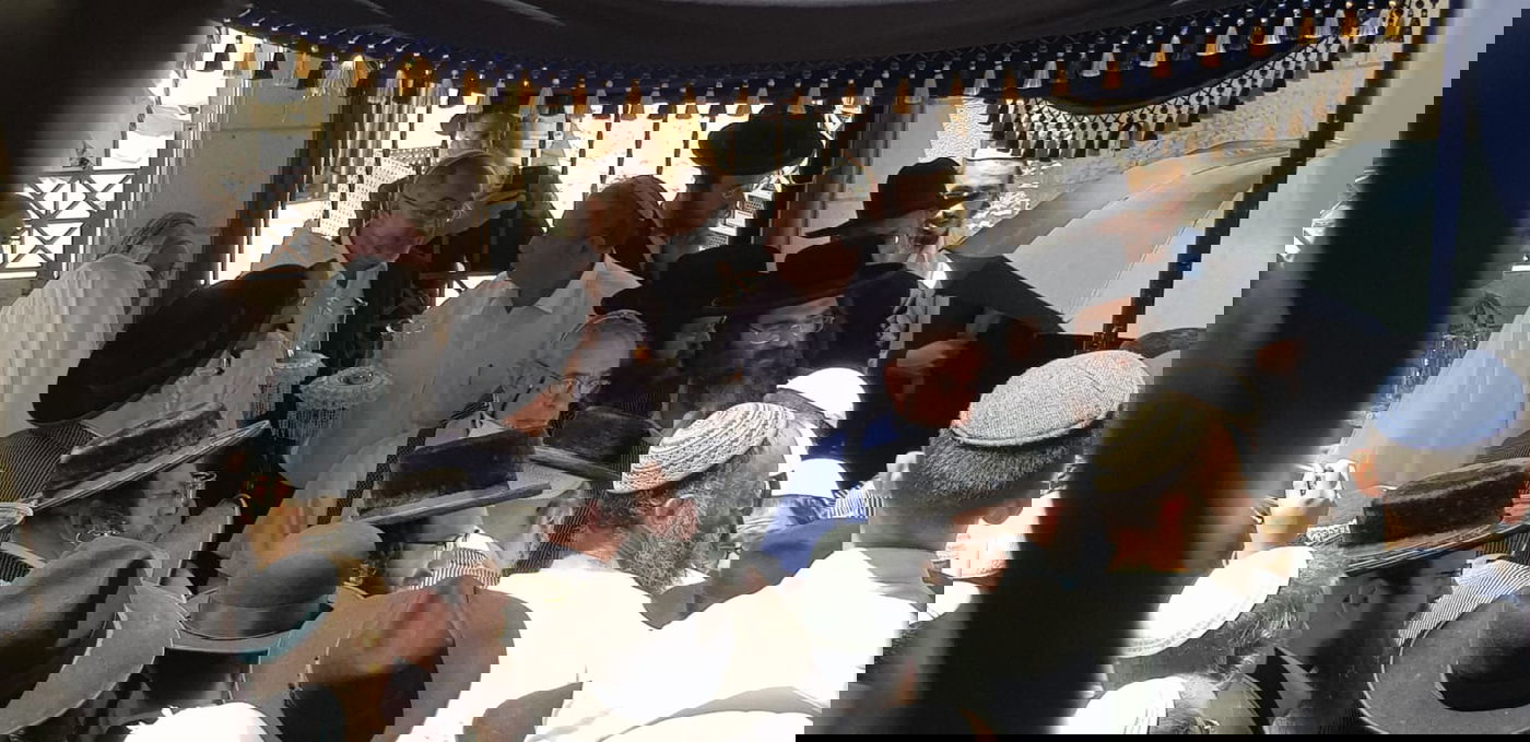 הפתעה בתולדות אברהם יצחק: חתן מ'מרכז הרב' התחתן אצל הרבי