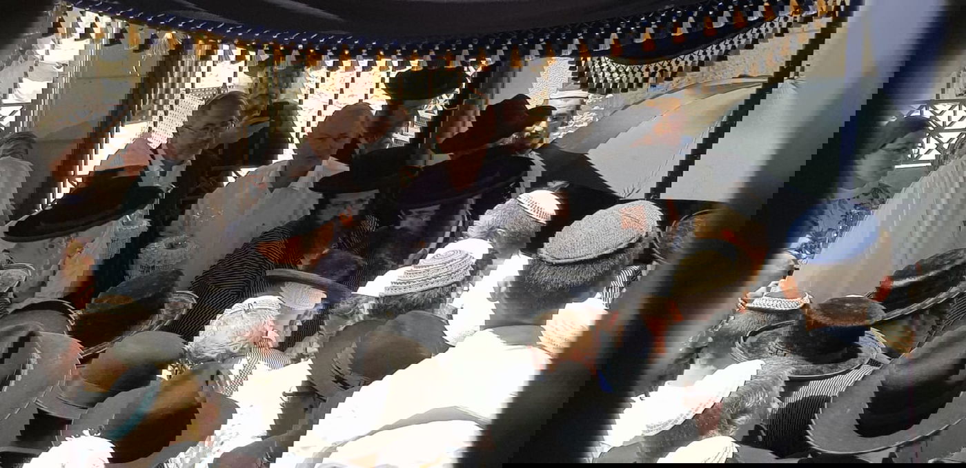 הפתעה בתולדות אברהם יצחק: חתן מ'מרכז הרב' התחתן אצל הרבי