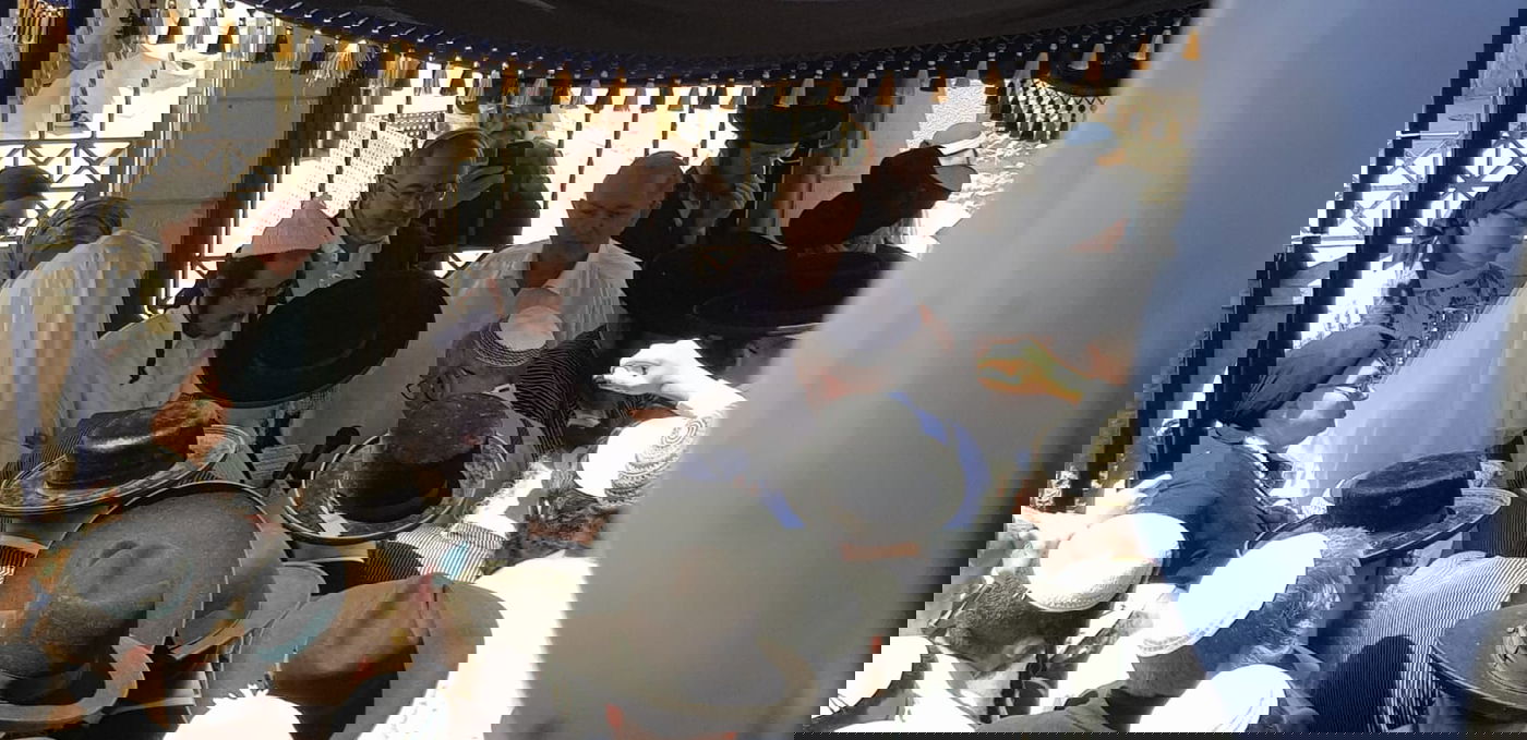 הפתעה בתולדות אברהם יצחק: חתן מ'מרכז הרב' התחתן אצל הרבי