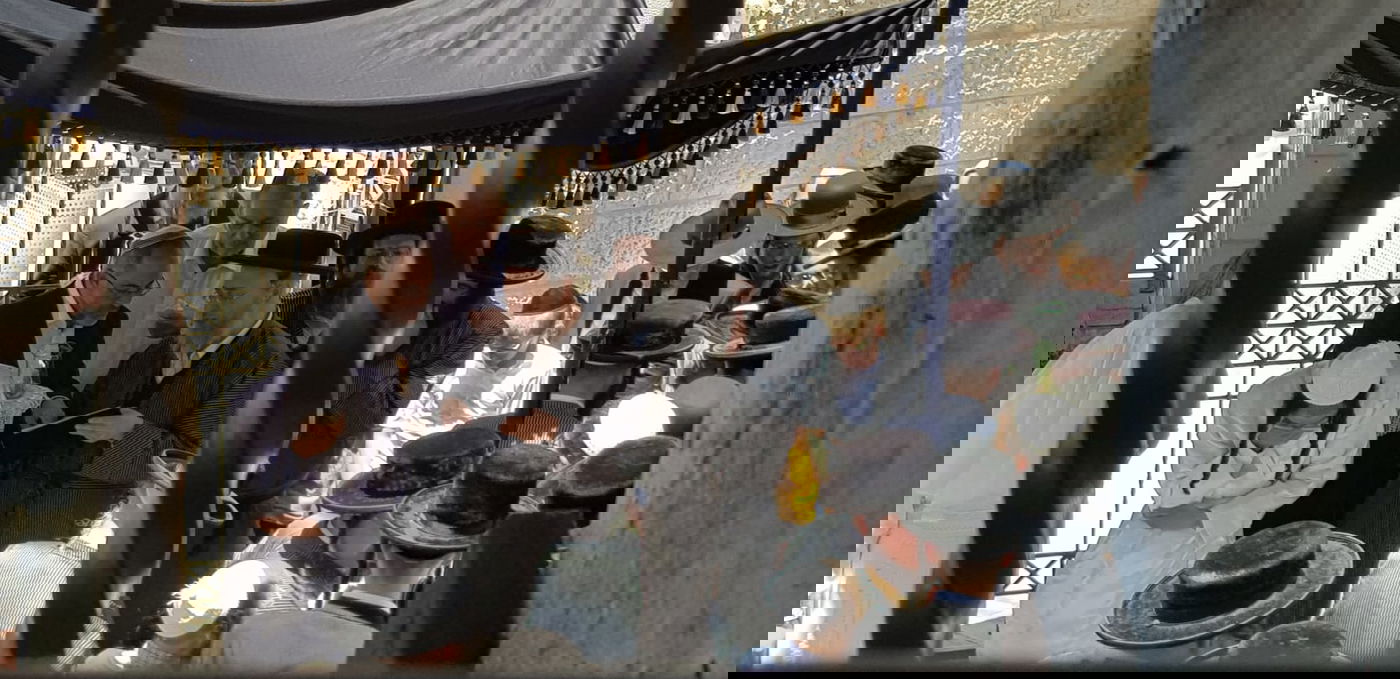 הפתעה בתולדות אברהם יצחק: חתן מ'מרכז הרב' התחתן אצל הרבי