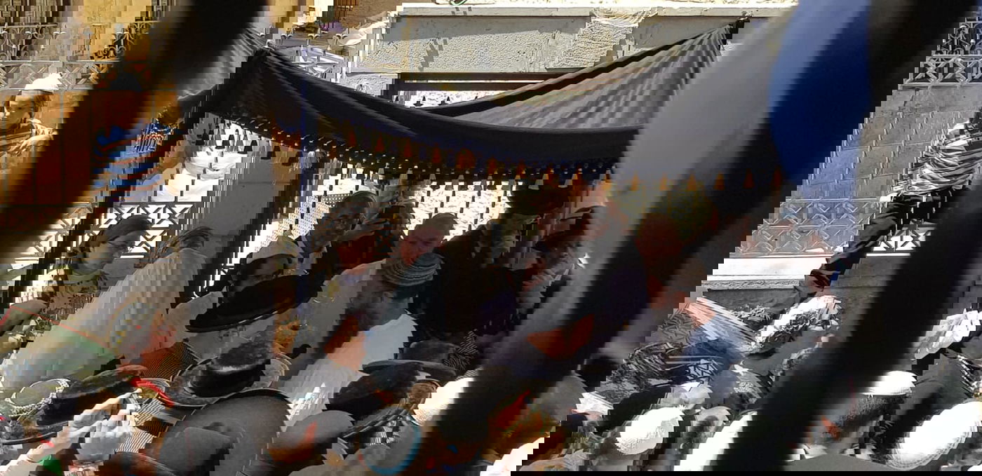 הפתעה בתולדות אברהם יצחק: חתן מ'מרכז הרב' התחתן אצל הרבי