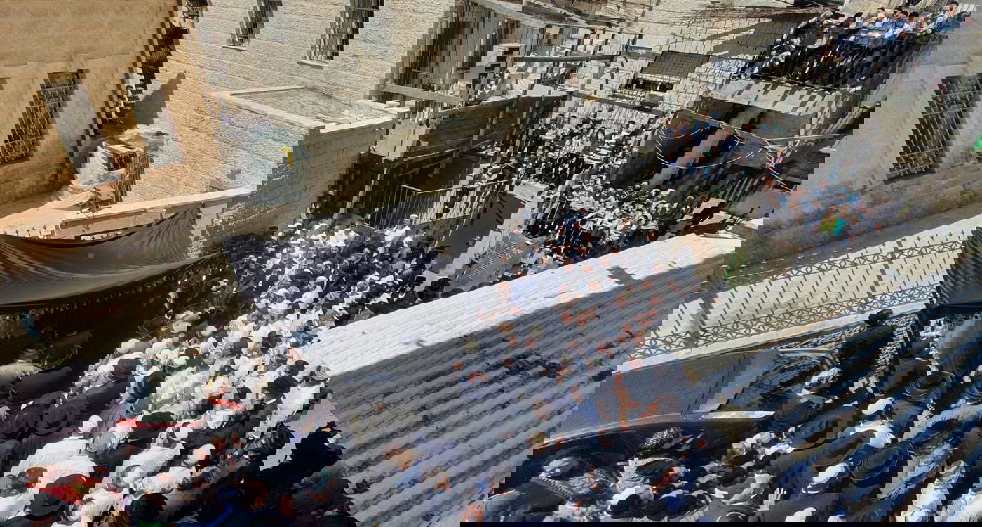 הפתעה בתולדות אברהם יצחק: חתן מ'מרכז הרב' התחתן אצל הרבי