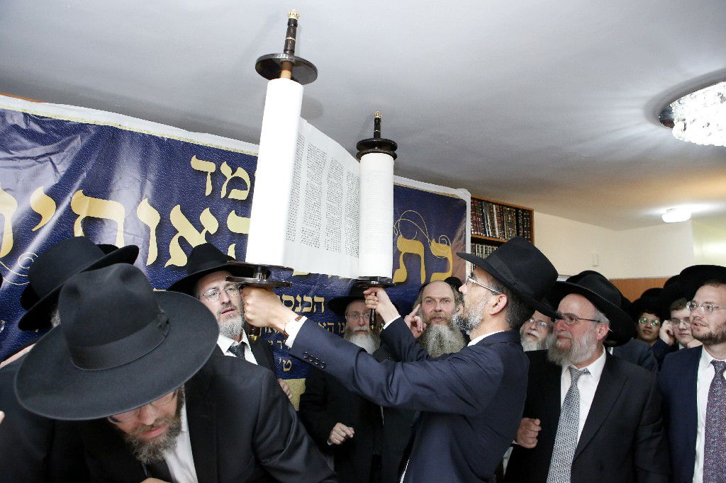 ספר תורה הוכנס לזכרו של הרב דב פלאי שנפטר בצעירותו