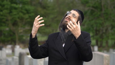 מענדל ראטה בקליפ מרגש: ״וידום אהרן״