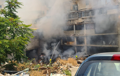 תינוקת נפצעה קל בשריפה בבניין מגורים