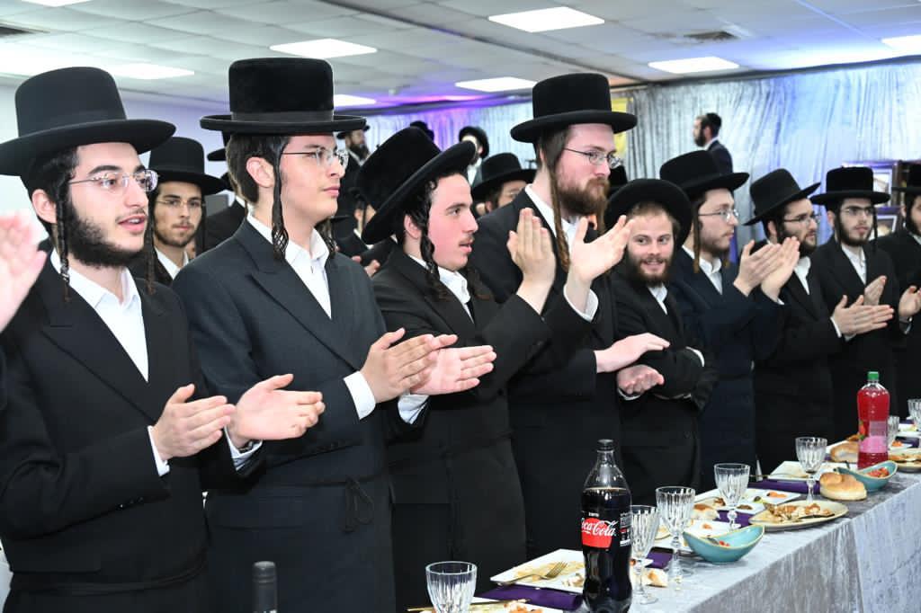 מעמד כבוד התורה בישיבת 'חוקי חיים' - שומרי אמונים