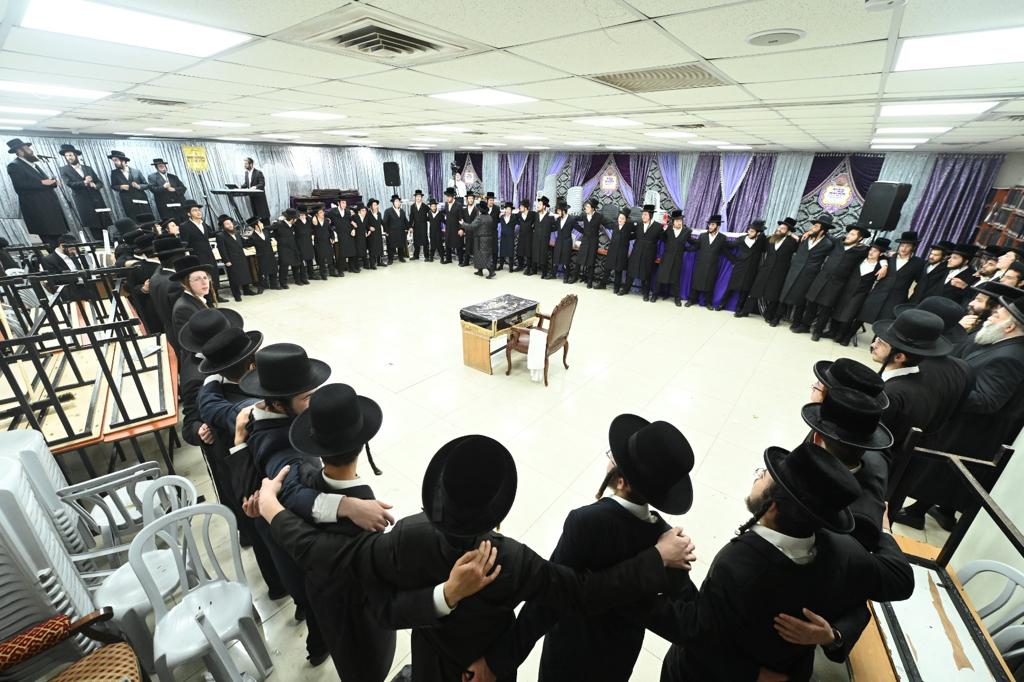 מעמד כבוד התורה בישיבת 'חוקי חיים' - שומרי אמונים