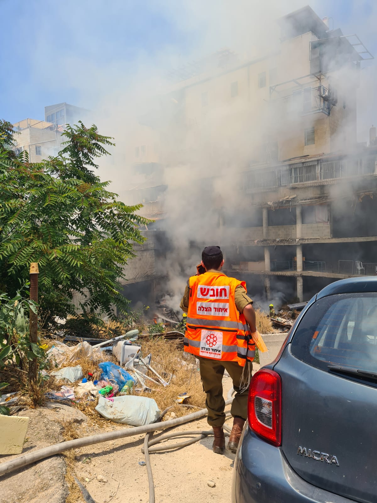תינוקת נפצעה קל בשריפה בבניין מגורים