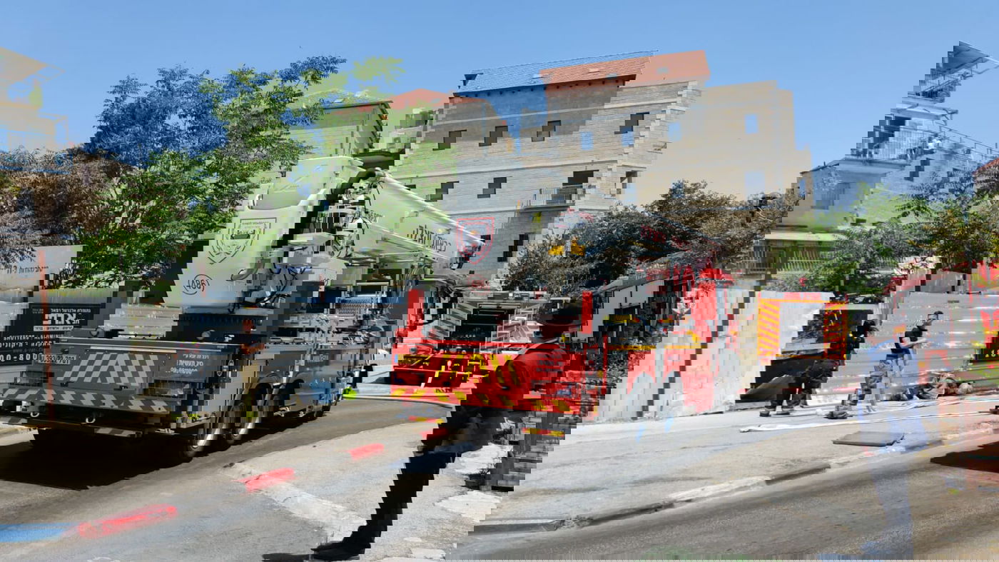 תינוקת נפצעה קל בשריפה בבניין מגורים