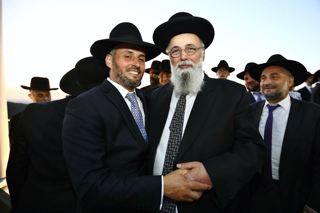 חה"כ חיים ביטון השיא בתו; צפו בגלריה