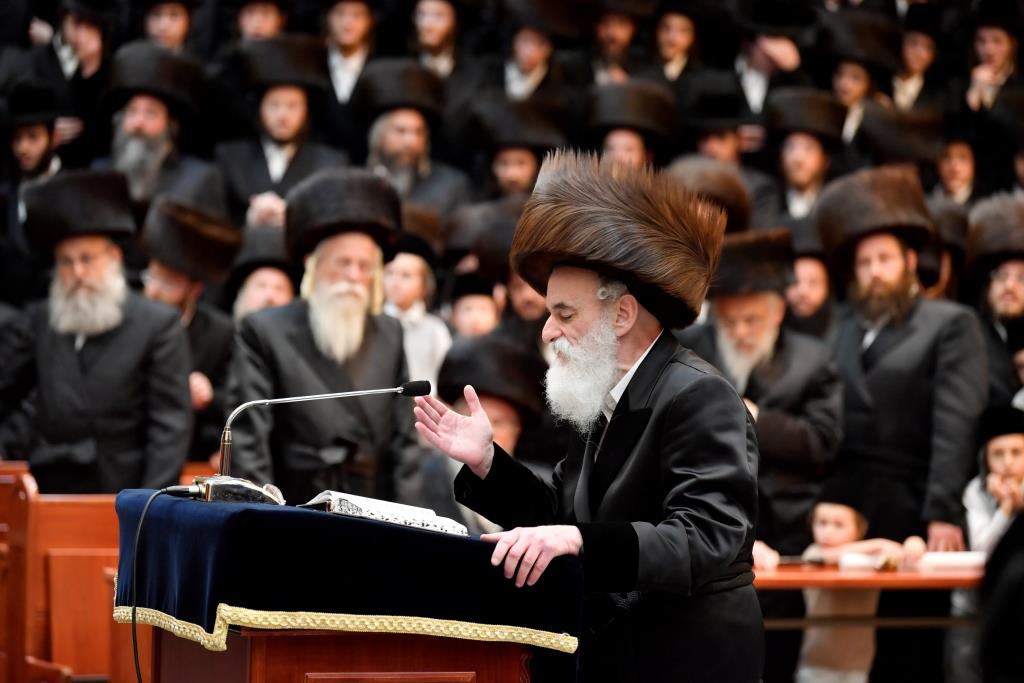 לע"נ החסיד: בויז'ניץ חגגו הכנסת ספר תורה חדש