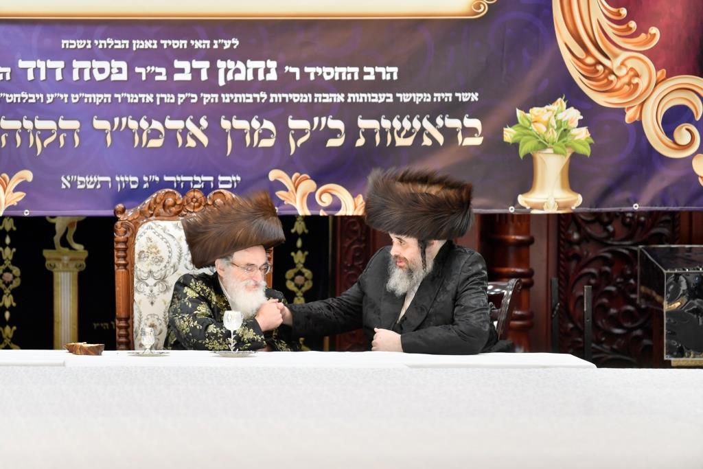 לע"נ החסיד: בויז'ניץ חגגו הכנסת ספר תורה חדש