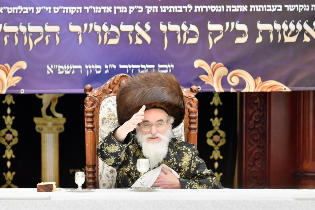 לע"נ החסיד: בויז'ניץ חגגו הכנסת ספר תורה חדש