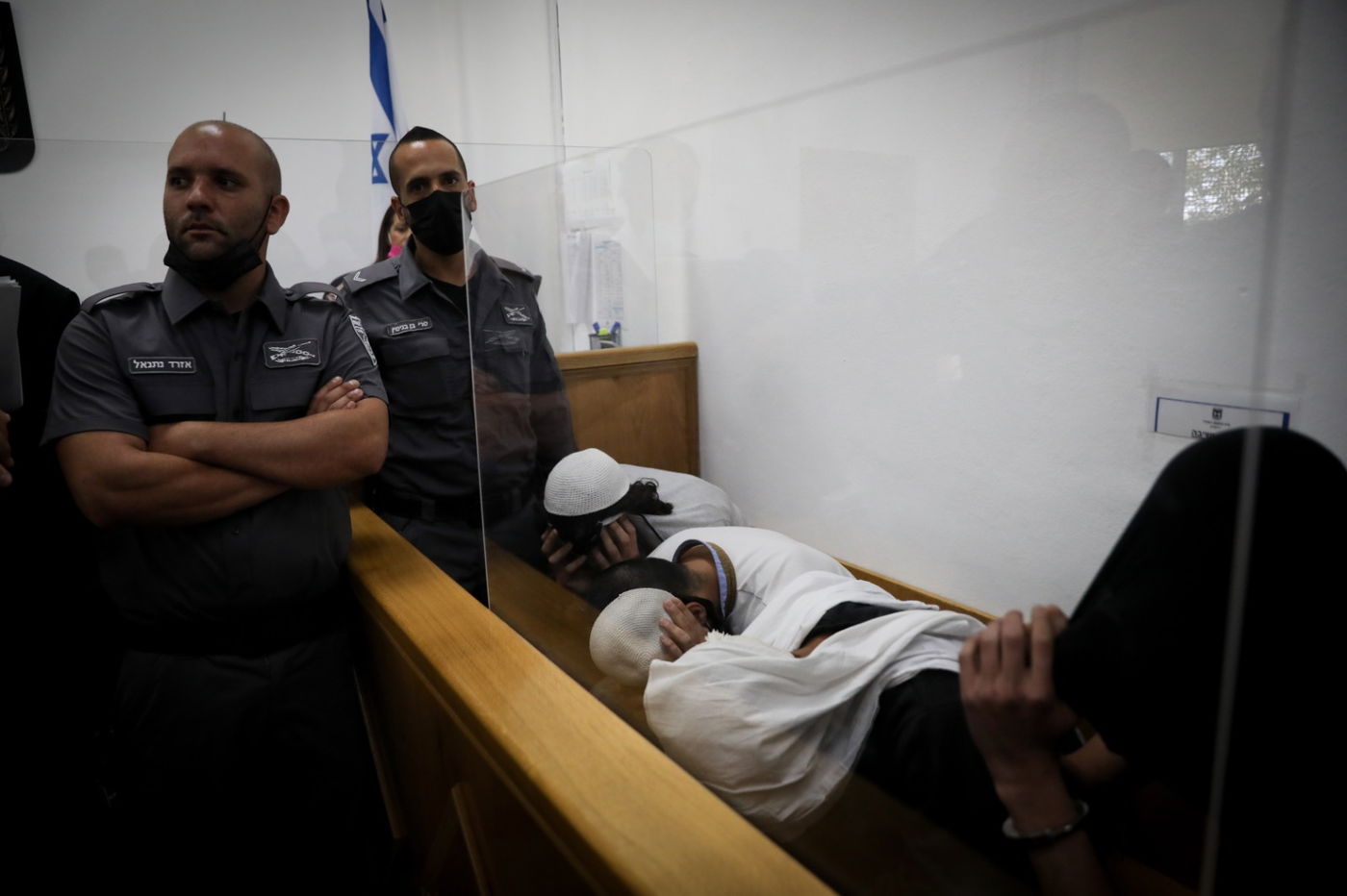 חבטו, דקרו וזרקו את הבגד עם הדם בפח ליד הישיבה