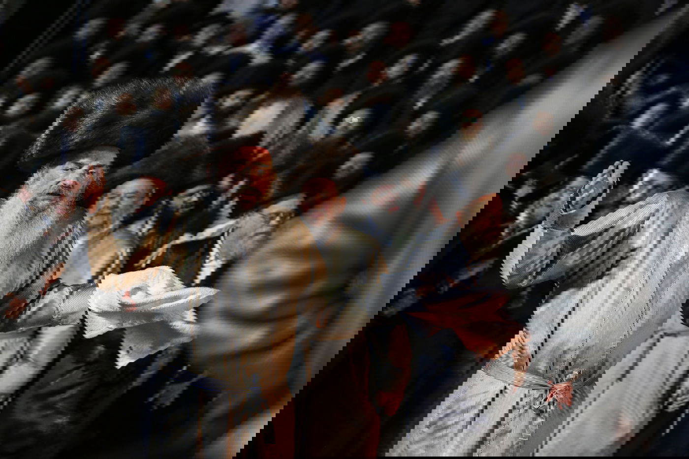 בראשות הרבי: ההדלקה של חסידי לעלוב במירון