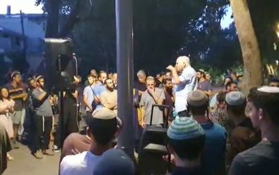 מהמחאה, הערב