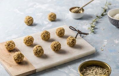 כדורי גרנולה - בוסט מתוק של אנרגיה