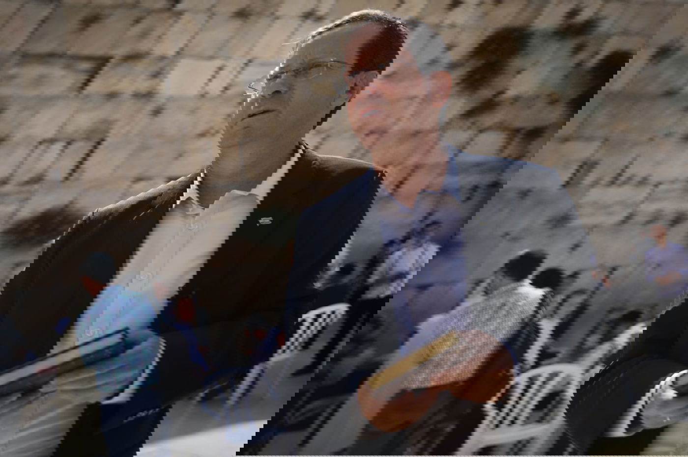 יממה לפני: יצחק הרצוג התפלל בכותל; צפו